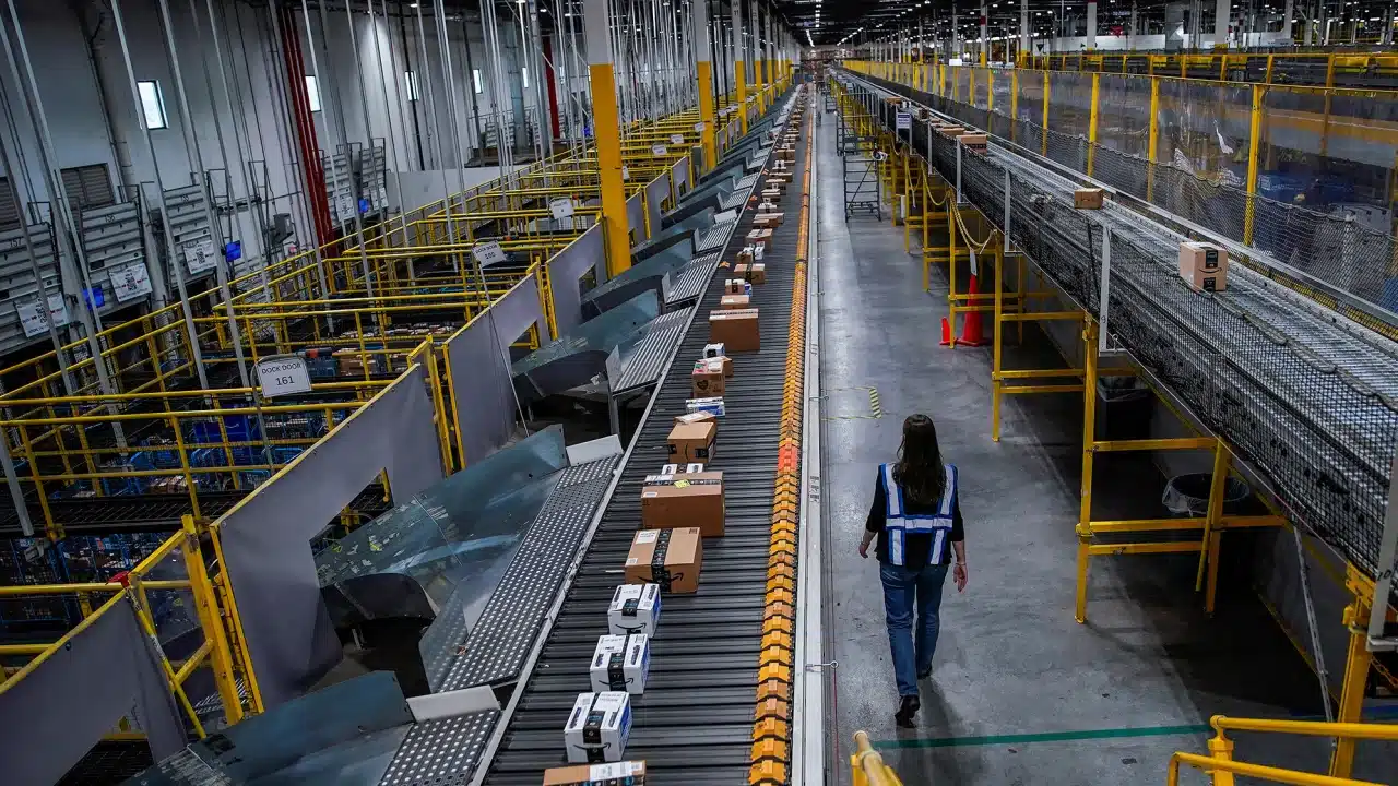 Amazon makes $3.2 billion while it undergoes  multiple rounds of layoffs