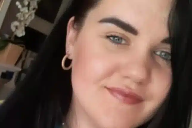 A man killed his pregnant girlfriend by stabbing her with scissors