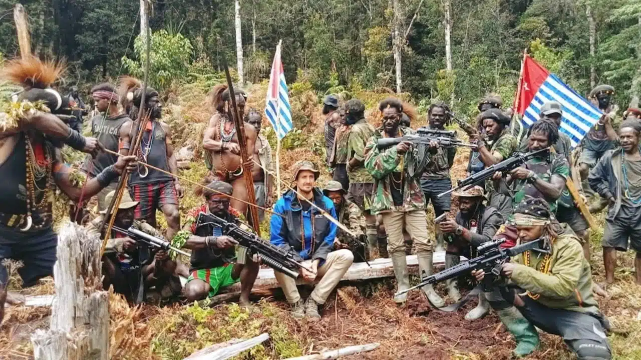 Papuan fighters kidnap a New Zealand pilot