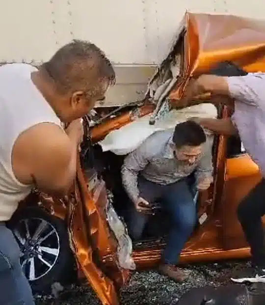 Mexican ‘miraculously’ escapes death after collision with trailer