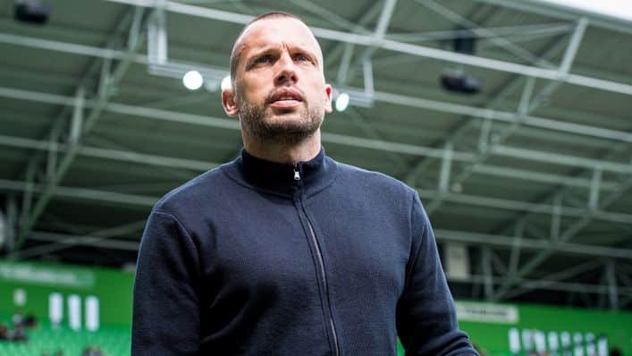 Ajax let go of Heitinga, in search of new coach
