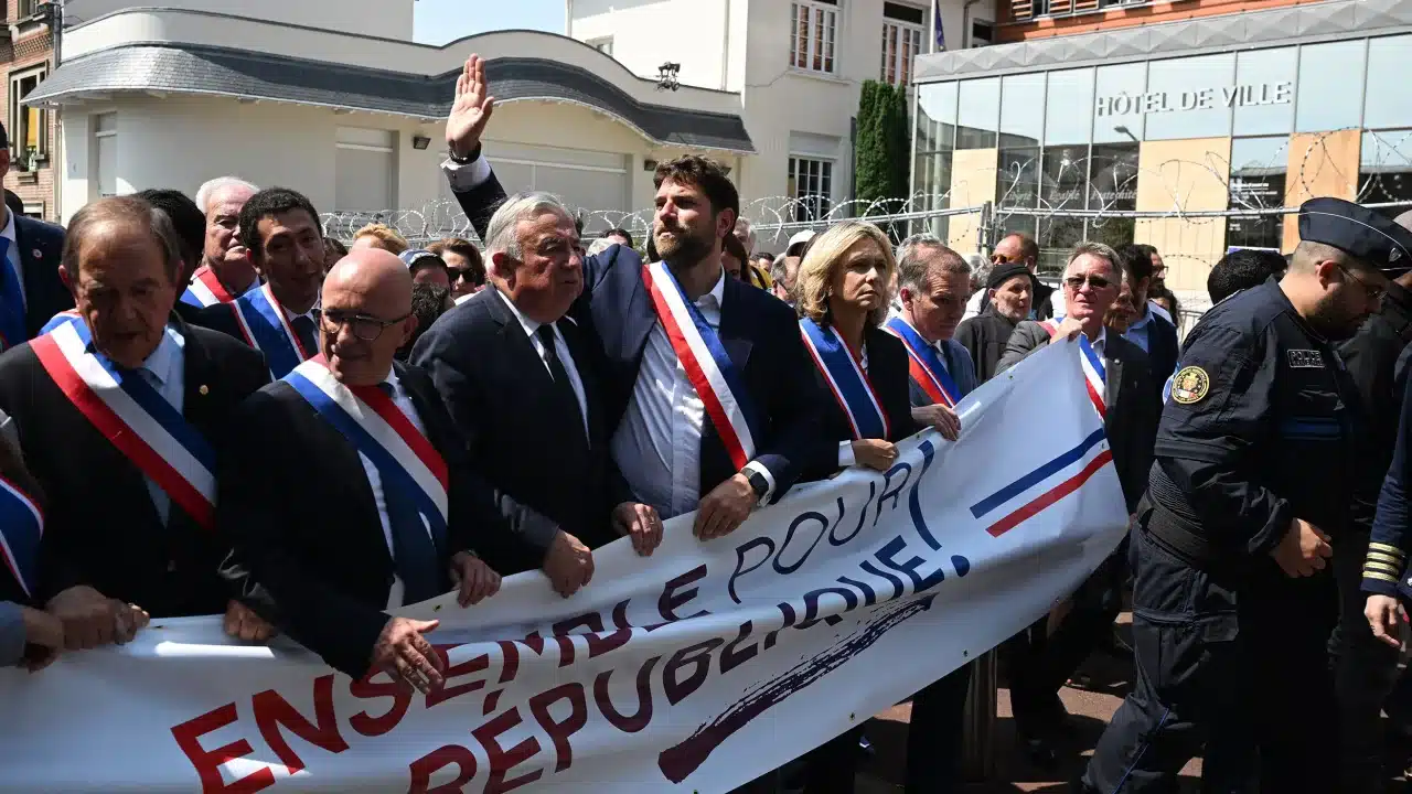 Hundreds march alongside French mayor whose home was burned down