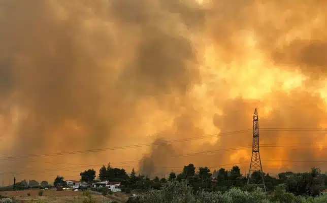 Greece Firefighters having hard time containing sizable blaze as fresh heatwave approaches