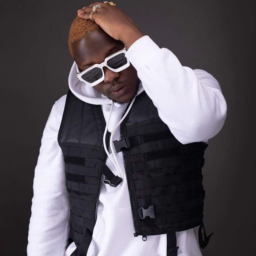 There are two Serwaas sleeping with the same man for coins, trips – Medikal
