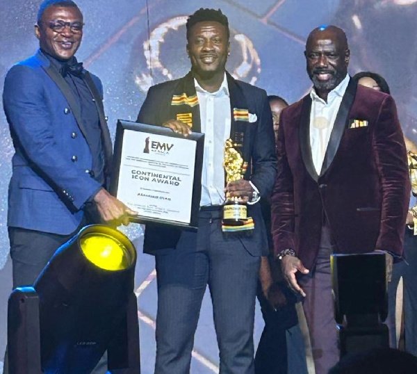2023 EMY Africa Awards: Watch how your favourite celebrity rocked the red carpet