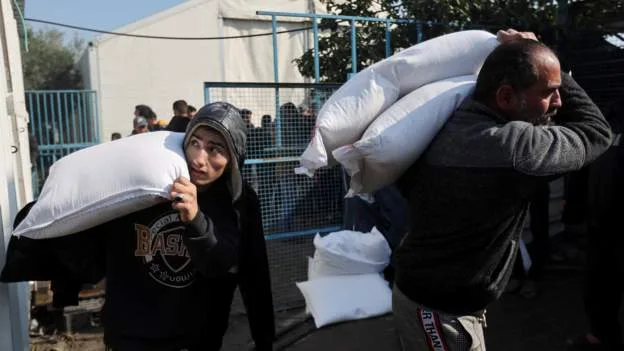 Palestinians provided food and water during the ceasefire