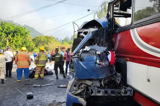 17 people including a kid, killed in head-on bus crash in Colombia