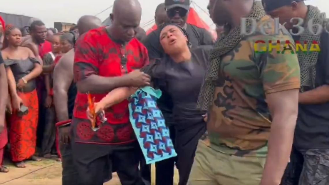 Sad video: Late John Kumah’s wife weeps uncontrollably