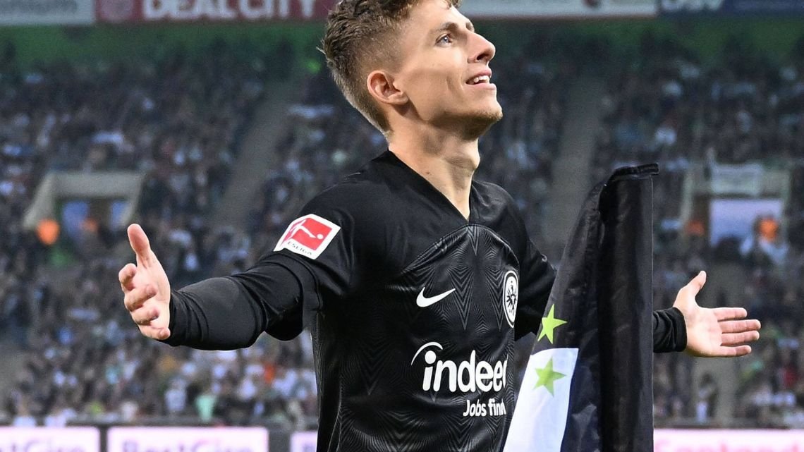 Napoli’s Lindstrom joins Everton on loan