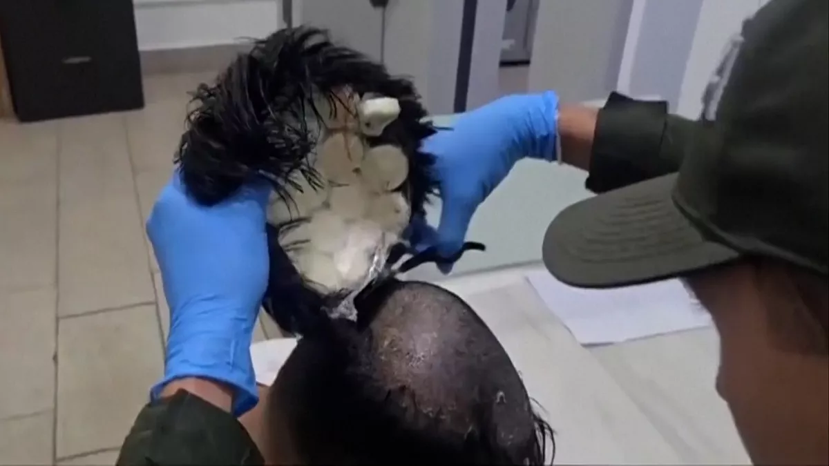 Colombian man hides cocaine under artificial hair