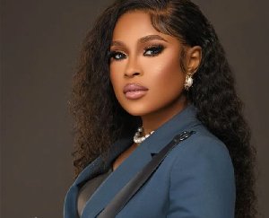 Berla Mundi celeberates 38th birthday today